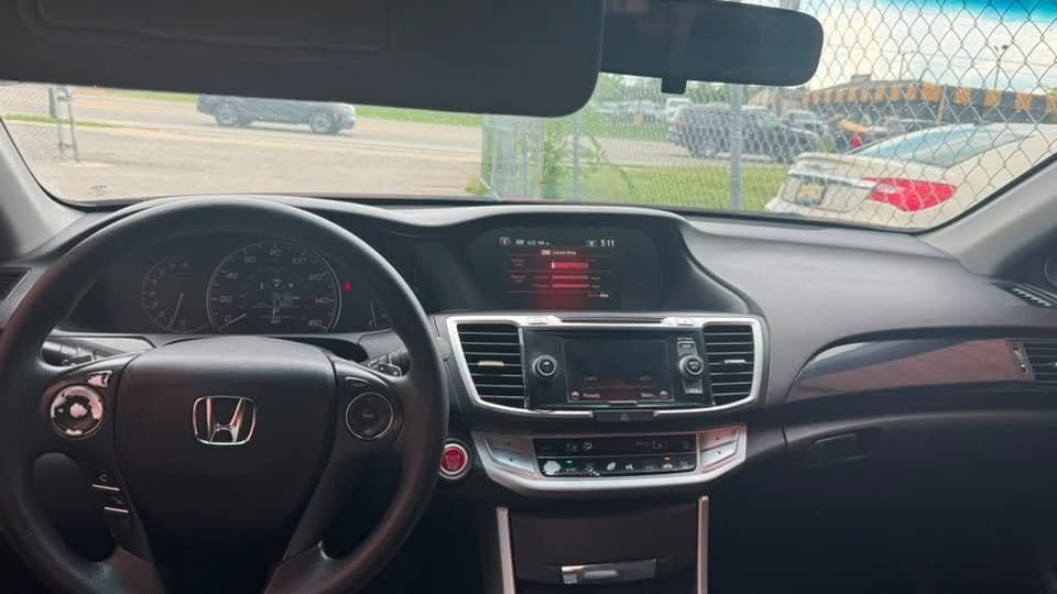 2014 Honda Accord thumbnail 11