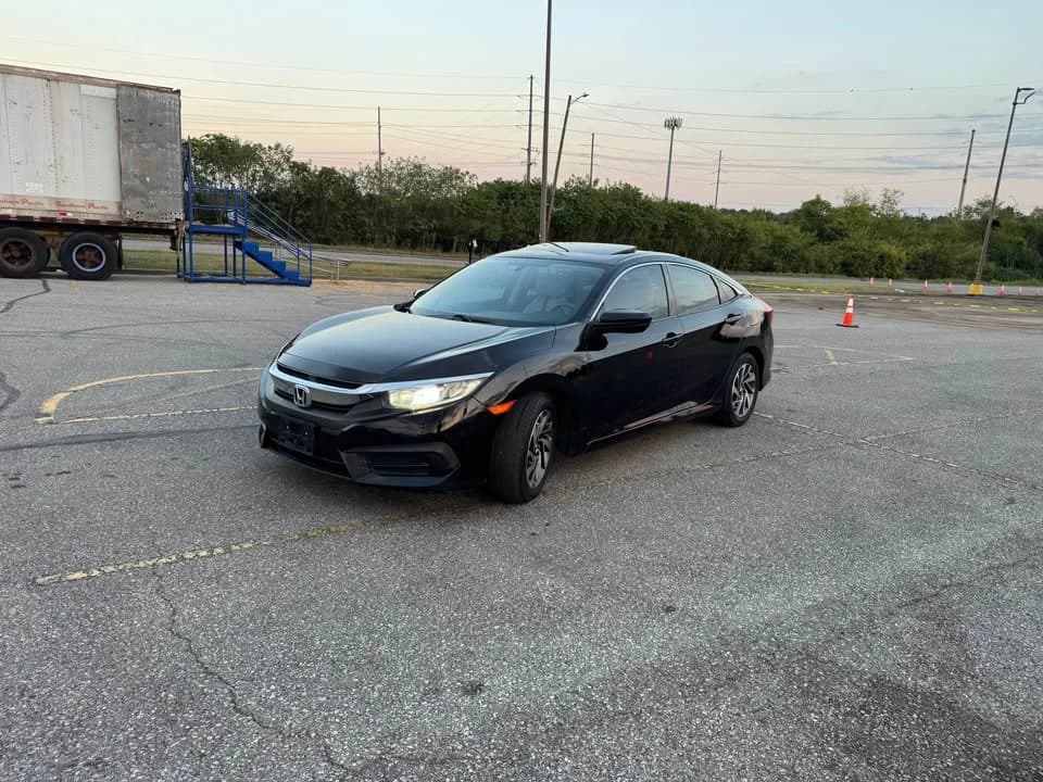 2017 Honda Civic thumbnail 3