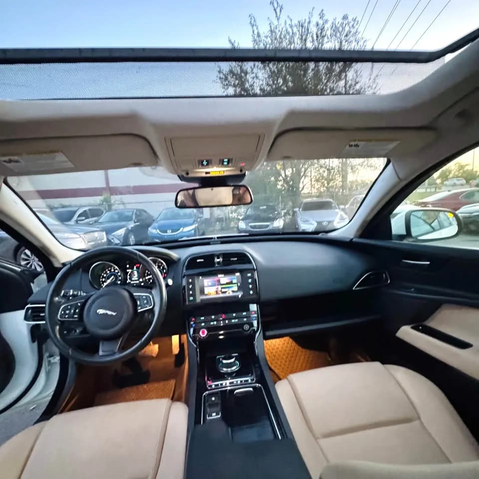 2018 Jaguar XE thumbnail 15