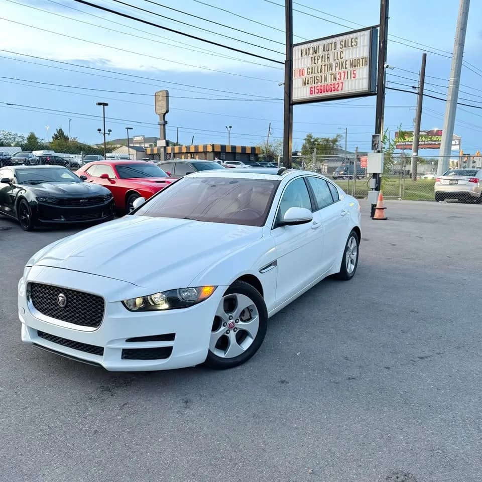 2018 Jaguar XE thumbnail 2