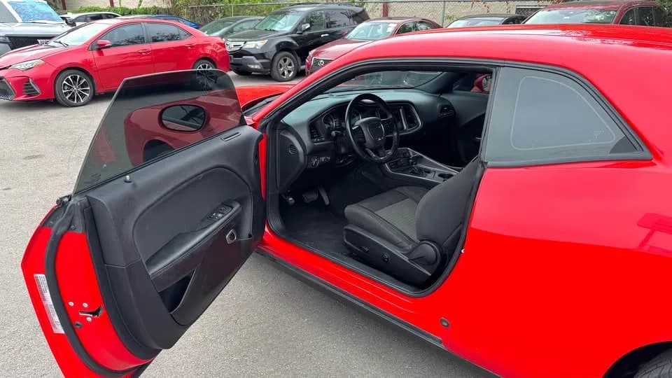 2022 Dodge Challenger  thumbnail 8