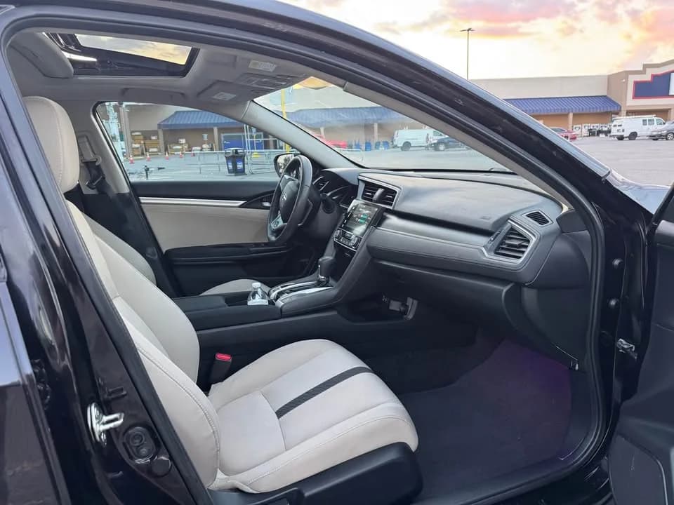 2017 Honda Civic thumbnail 11