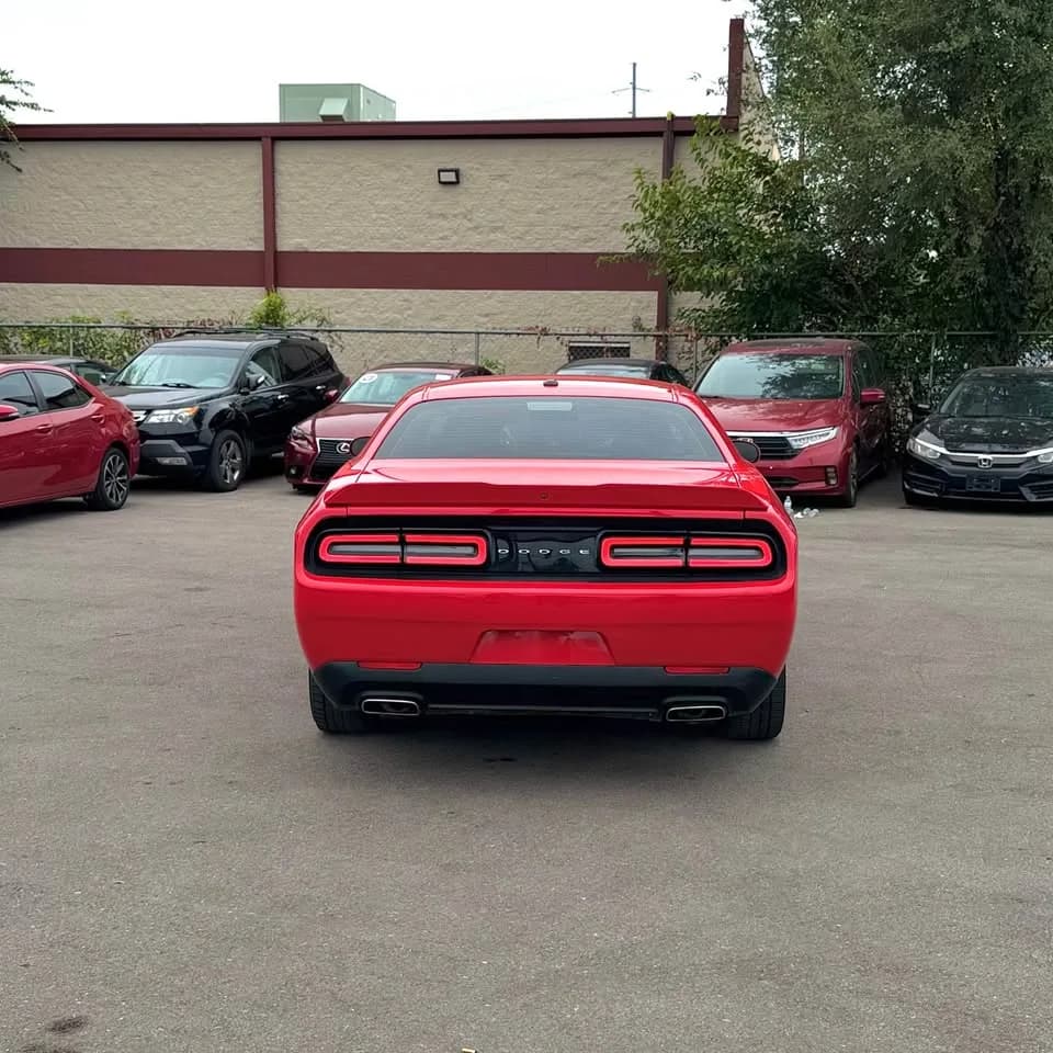 2022 Dodge Challenger  thumbnail 6