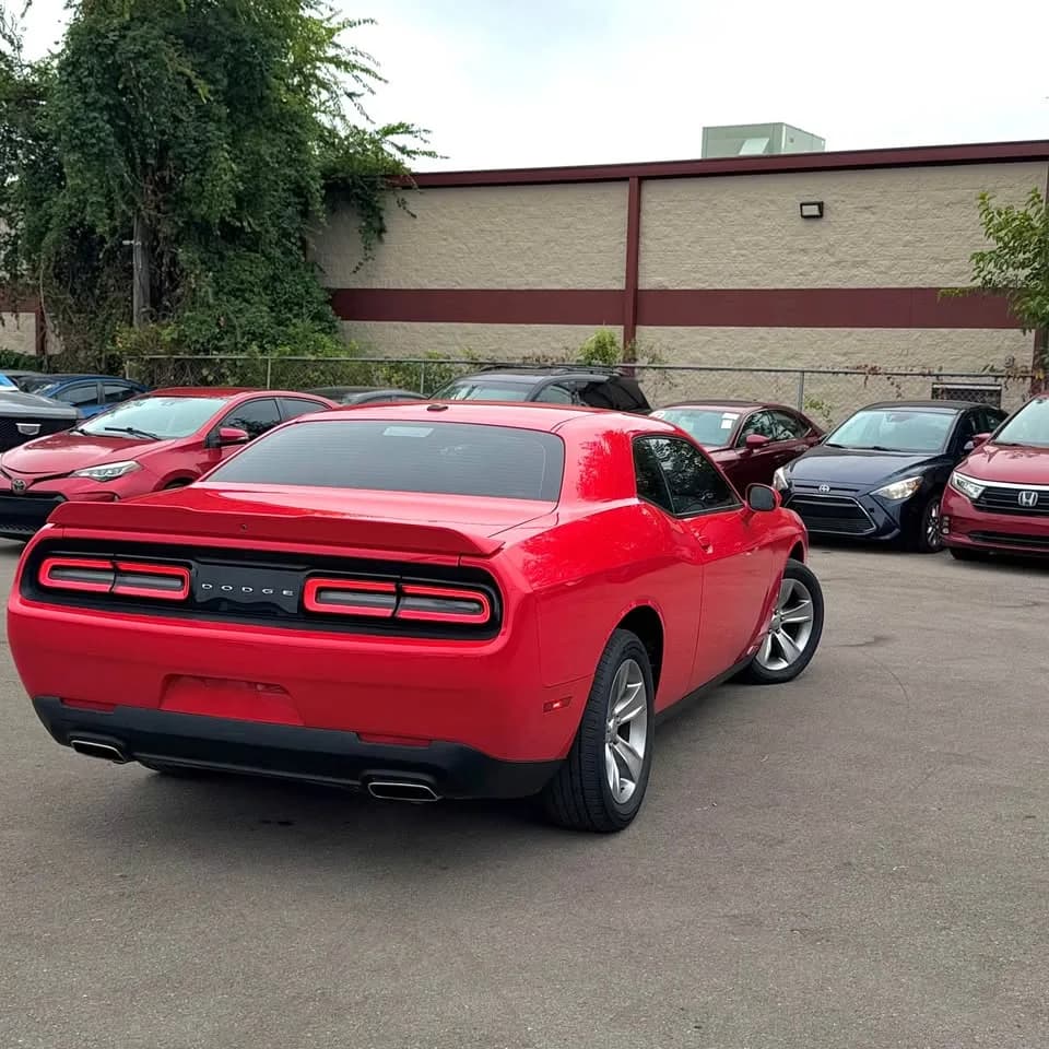 2022 Dodge Challenger  thumbnail 5