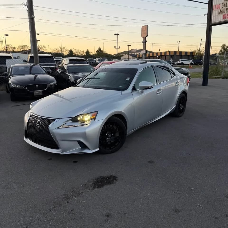 2016 Lexus IS 200T thumbnail 3