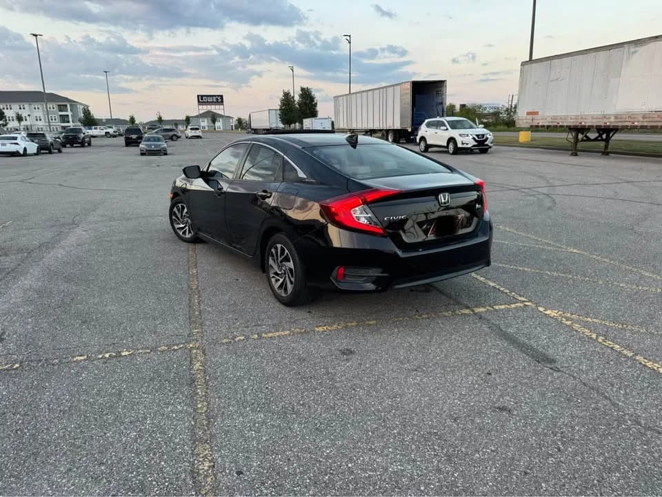 2017 Honda Civic thumbnail 4