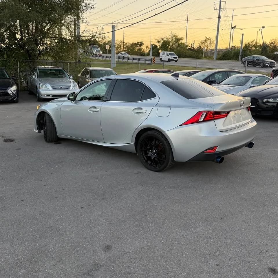 2016 Lexus IS 200T thumbnail 14