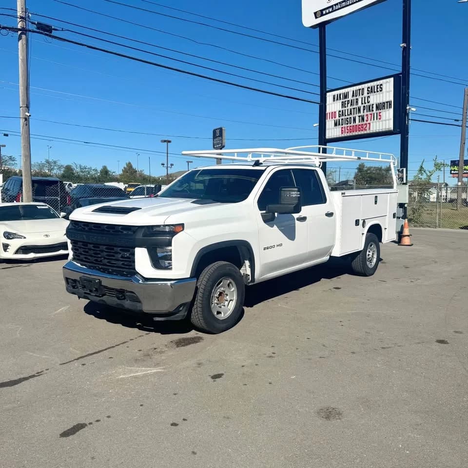 2022 Chevrolet Silverado — image 1