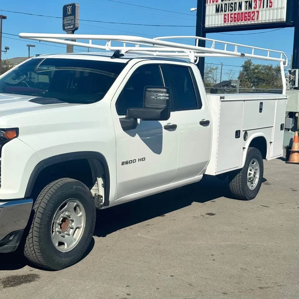 2022 Chevrolet Silverado thumbnail 2