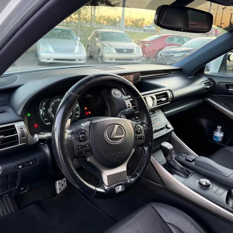 2016 Lexus IS 200T thumbnail 6