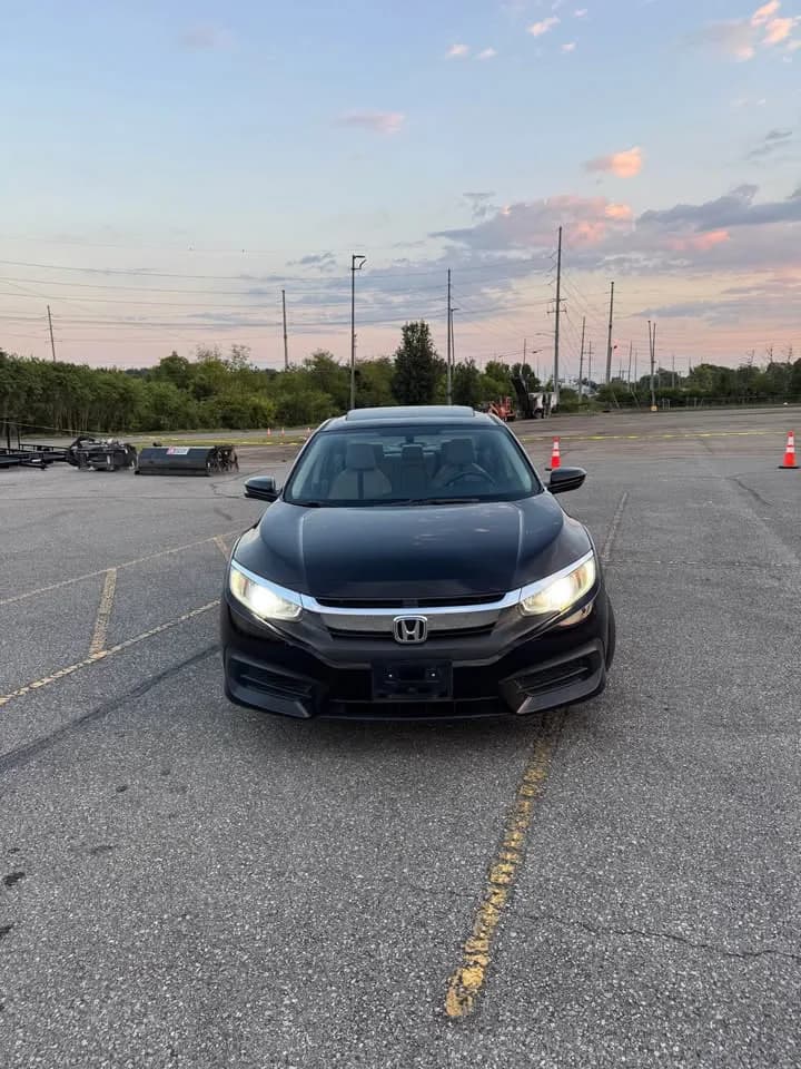 2017 Honda Civic thumbnail 2