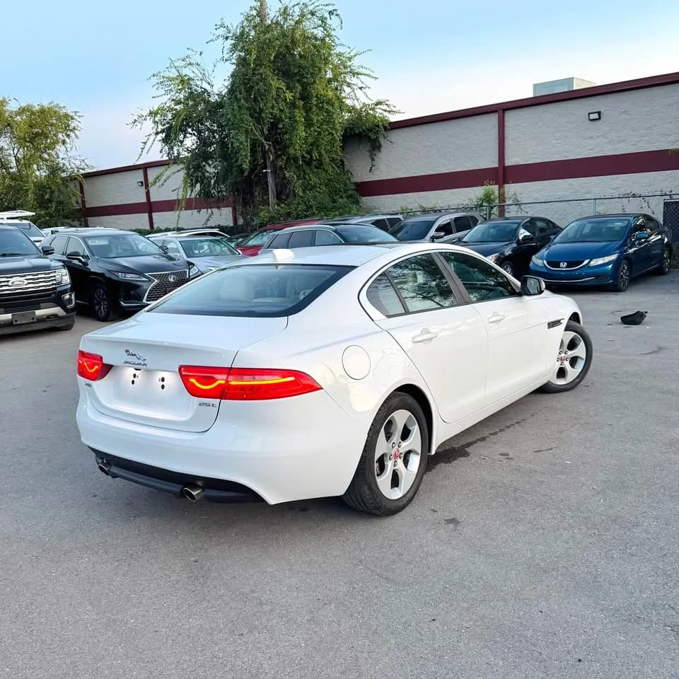 2018 Jaguar XE thumbnail 5