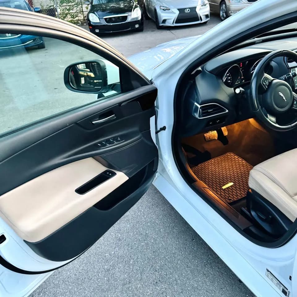 2018 Jaguar XE thumbnail 11