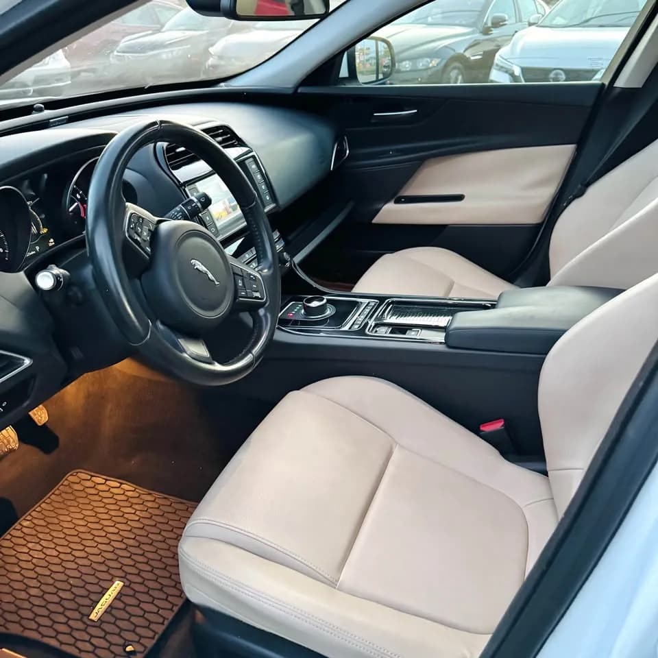 2018 Jaguar XE thumbnail 12