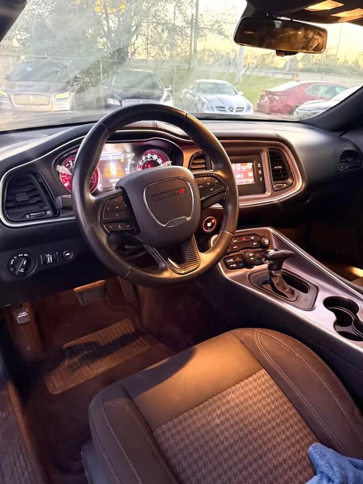 2017 Dodge Challenger thumbnail 14