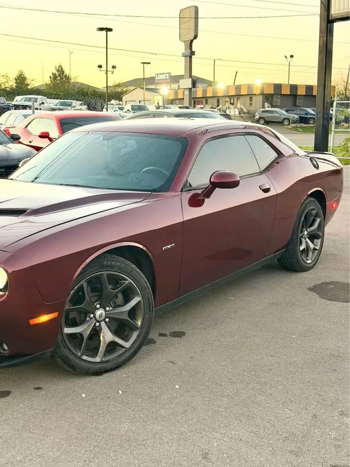 2017 Dodge Challenger thumbnail 2