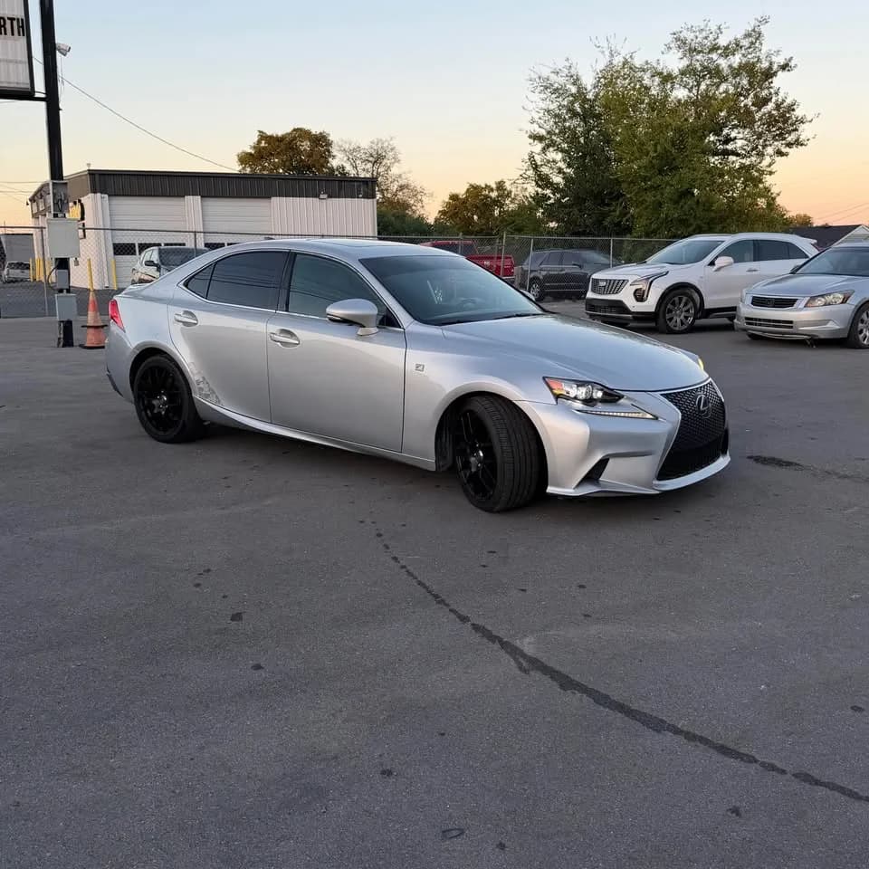 2016 Lexus IS 200T thumbnail 2