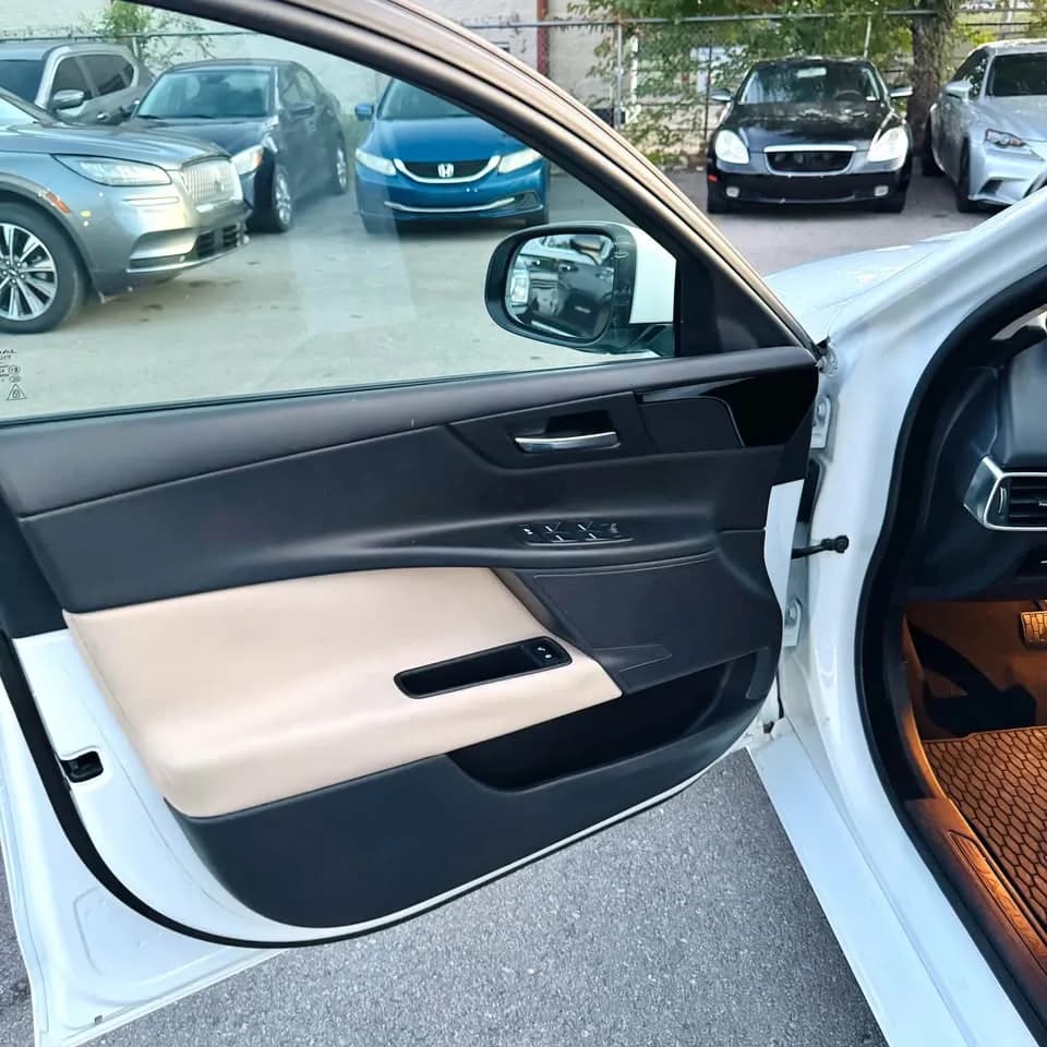 2018 Jaguar XE thumbnail 13