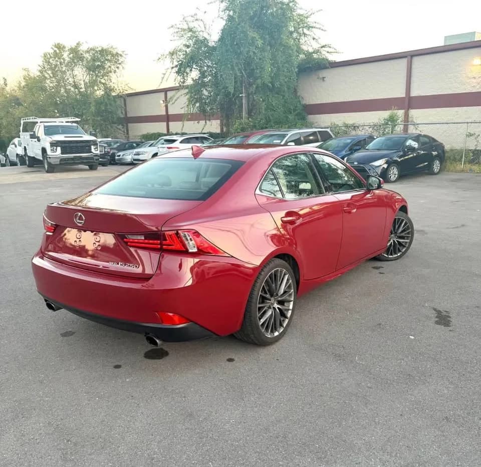 2015 Lexus  IS 250 AWD thumbnail 4